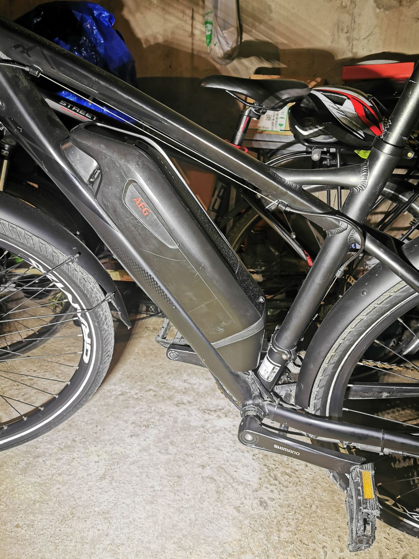Prophete AEG bicicleta electrica.Samsung One Connect