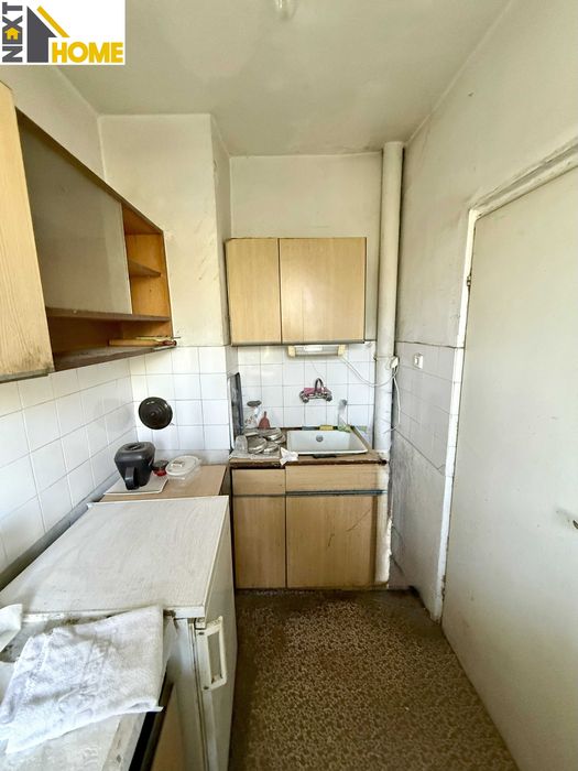 Просторен тристаен апартамент в монолитна жилищна сграда