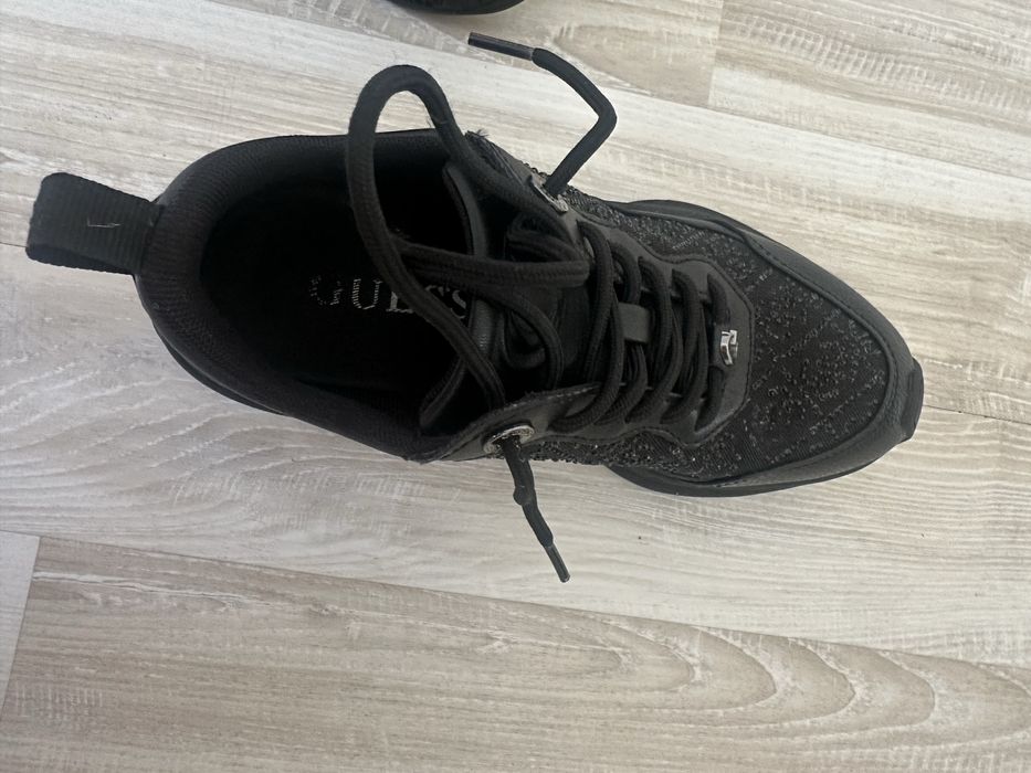 Adidasi Guess cu sclipici