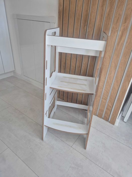 Монтесори кула бяла