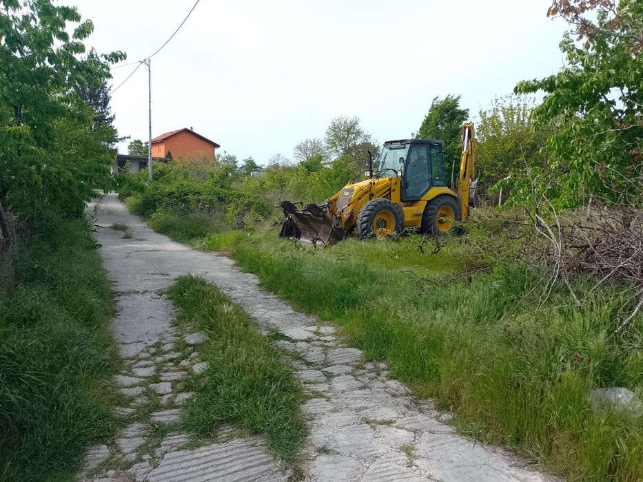 Почистване и ограждане на запустели имоти.