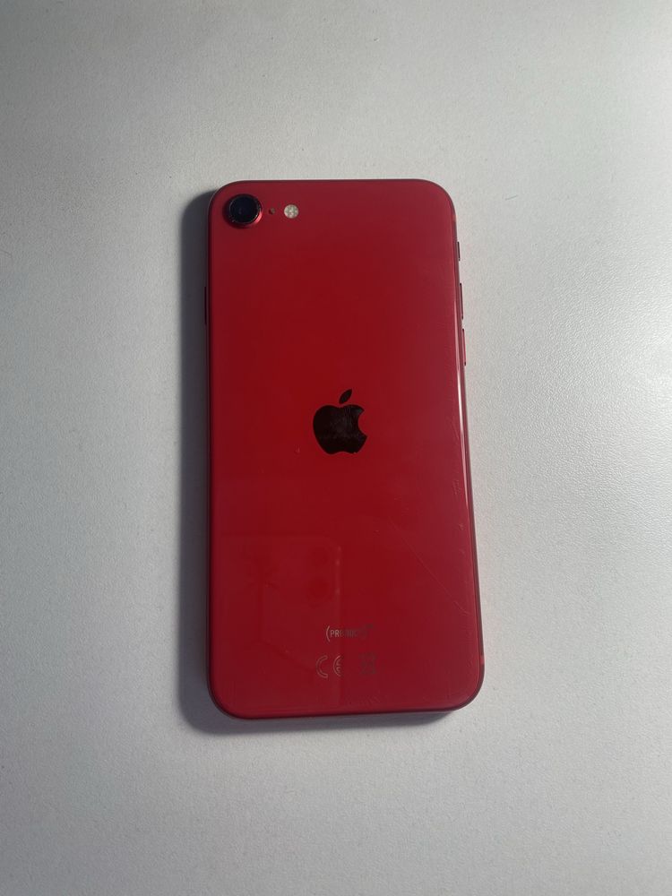Продаю iPhone SE (2020)