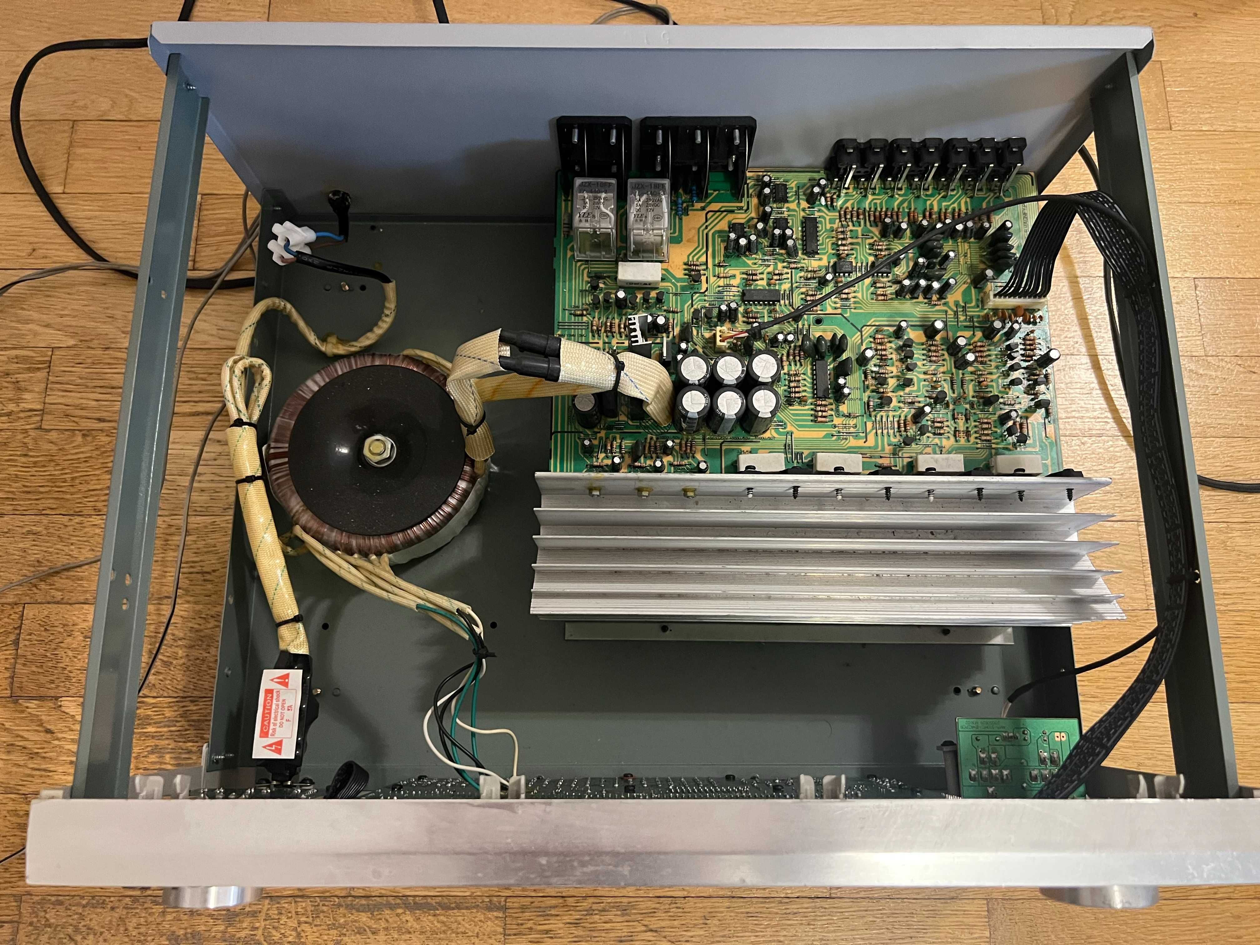 HiFi 5канален усилвател McVoice AMP-400