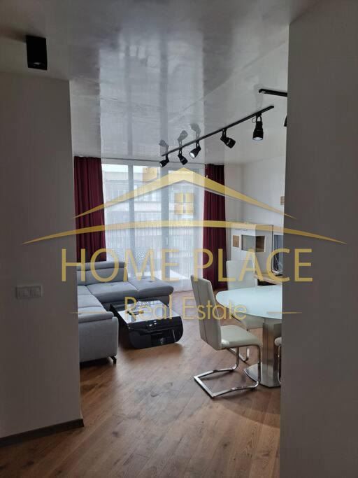 Тристаен обзаведен апартамент за продажба в ж.к. Чайка.