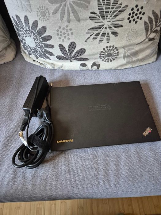 Lenovo Tinkpad X240 cu  I5-2,5gb -Generatia-a4-a cu HDD 500 gb.