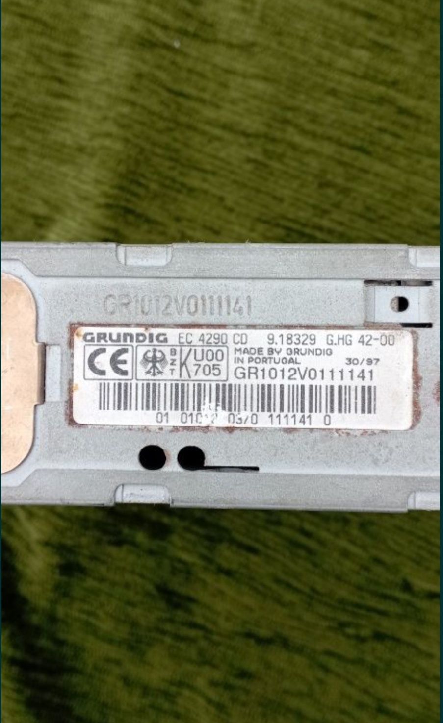 Vând casetofon auto Grundig!