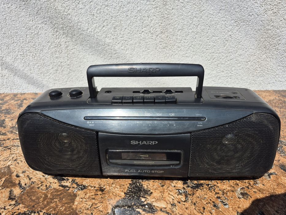 Vând Radio casetofon marca Sharp model QT-270H 

- Nu a fost prob