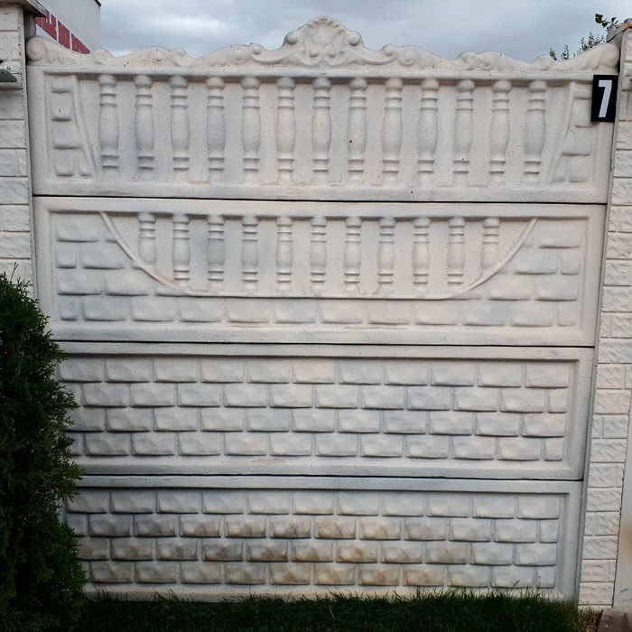 Vând garduri din jaluzele din plasa bordurata din placi de beton