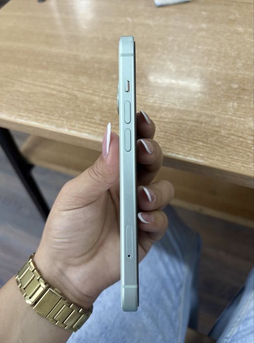 ~ Vand IPhone 15 { Green } Full Box