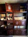 Bibliotecă lemn masiv – elegantă, stil clasic, stare decenta