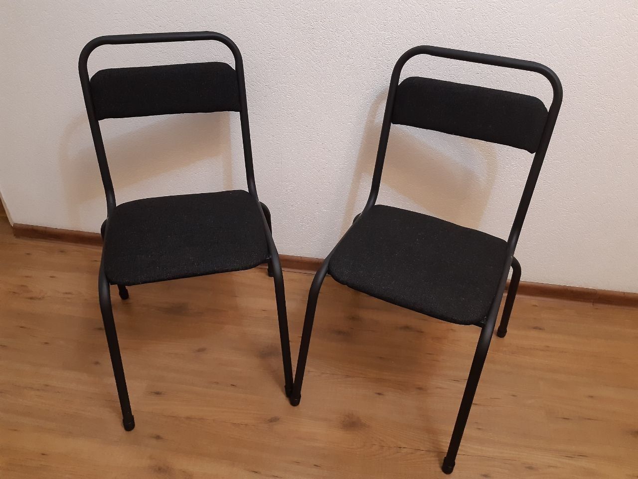 Офисные стулья, 2 штуки