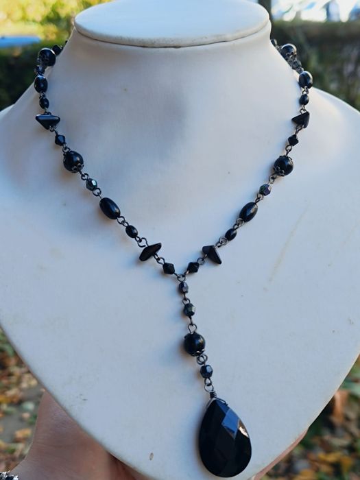 Vechi colier lant cu margele negre