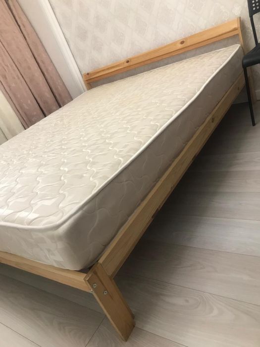 Продается кровать с матрасом.
