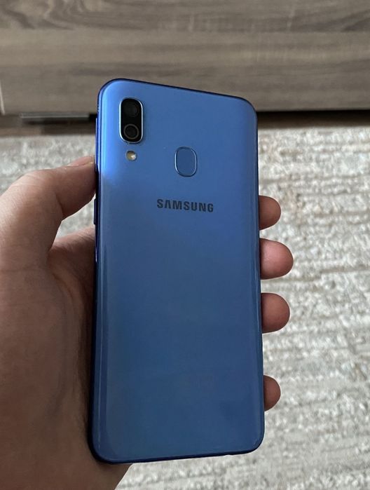 Срочно продам Самсунг А40 100% оригинал