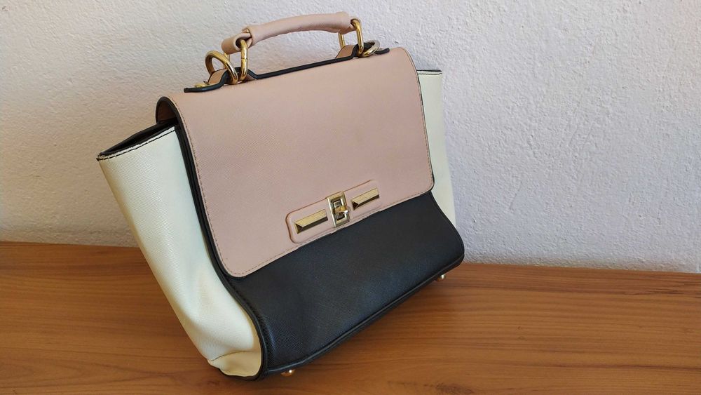 Стилна дамска чанта