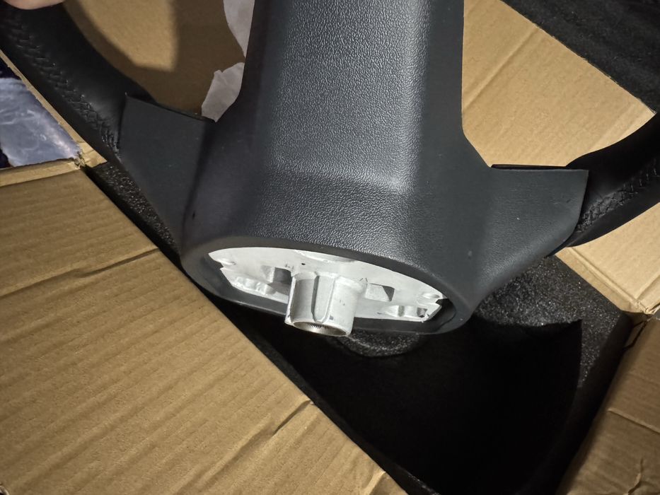 волан за tesla 3 Y  YOKE