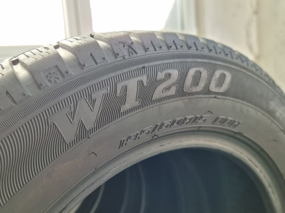 195/60/15 Sumitomo 4Броя: 200лв 6мм