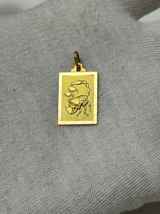 PANDANTIV AUR 18K - Placuta Zodia SCORPION - Italia - 5g. - 490lei/gr.