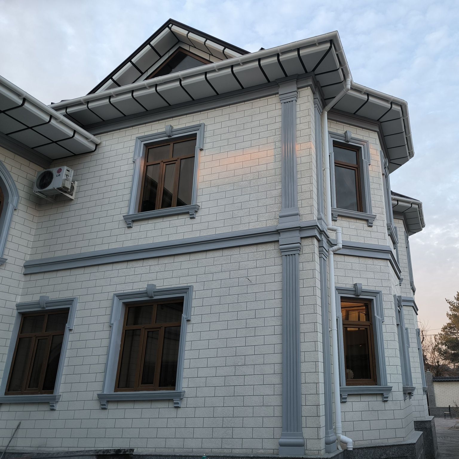 Декор фасад из плотного пенопласта