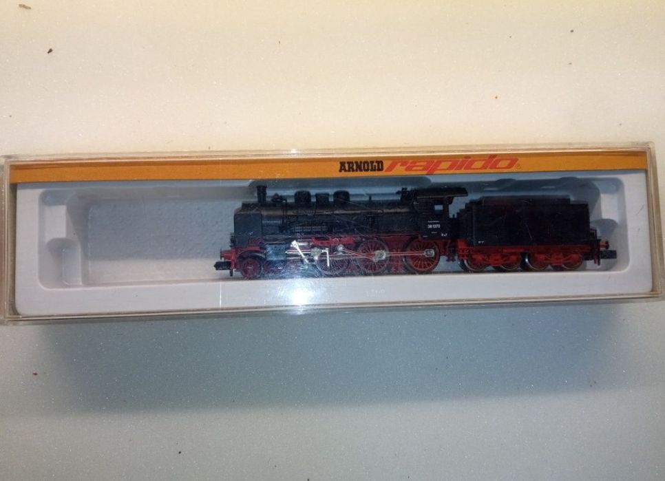 Arnold BR 38 scara N, 9mm
Locomotiva este dotată cu decodor digital
Lu