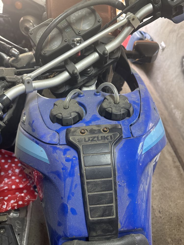 Vand motocicleta suzuki