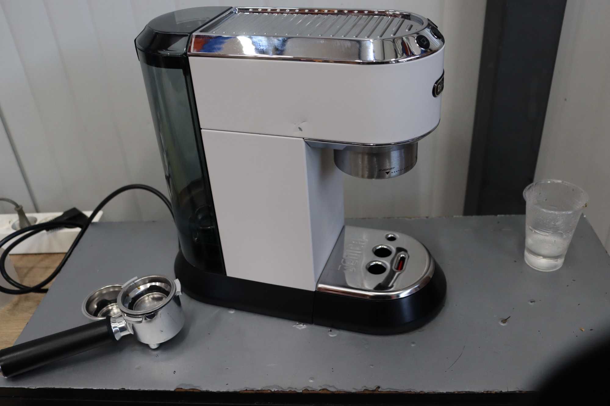 DeLonghi Dedica Style EC 695.W Кафемашина, Полуавтоматична 1.1 л