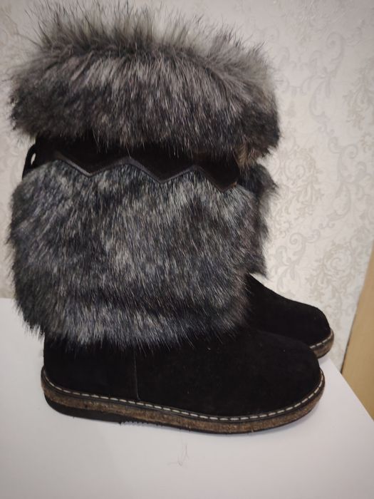 Теплые новые Унты