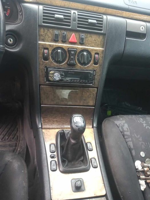 Mercedes E 200 на части