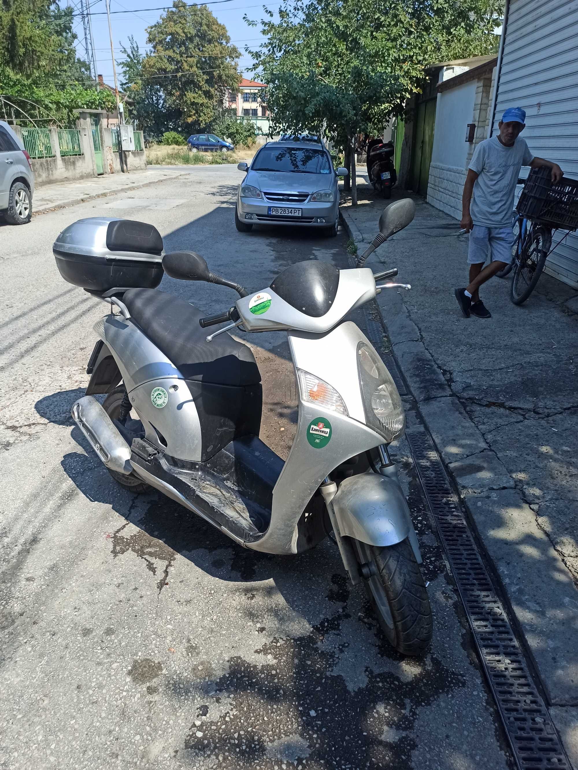 Продавам HONDA NES 125