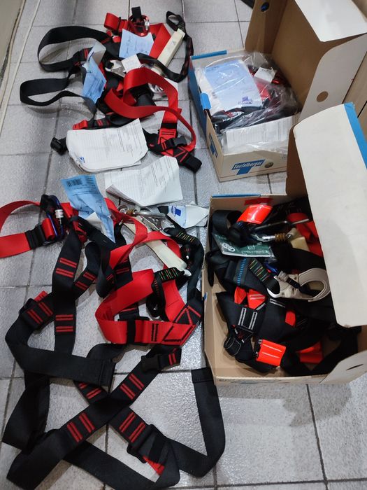 Чисто нови предпазни колани италиански