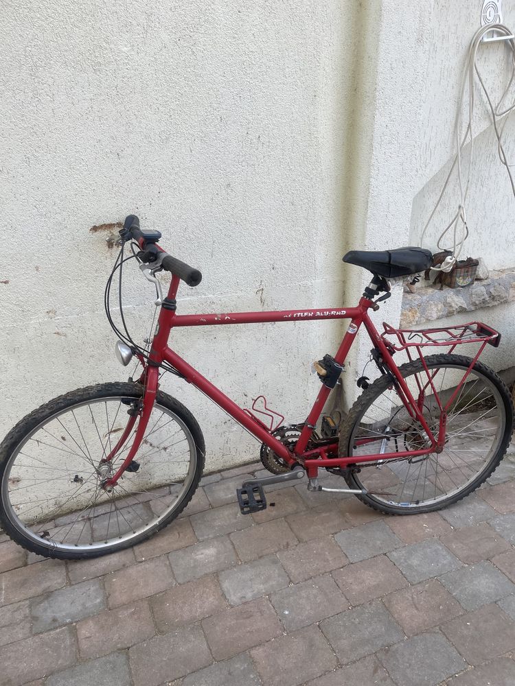 Bicicleta KETTLER are dinam ,suport portbagaj ,necesita recondiționare