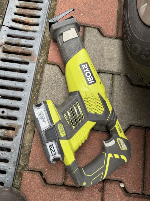 Fierastrau sabie Ryoni cu baterie