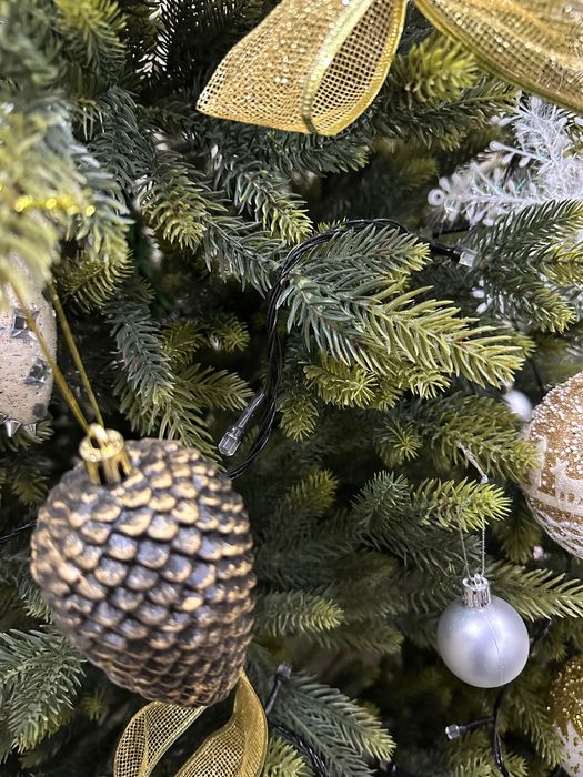 Елка силиконовая,литая,с игрушками и Дедом Морозом «Сибирская»2.10м