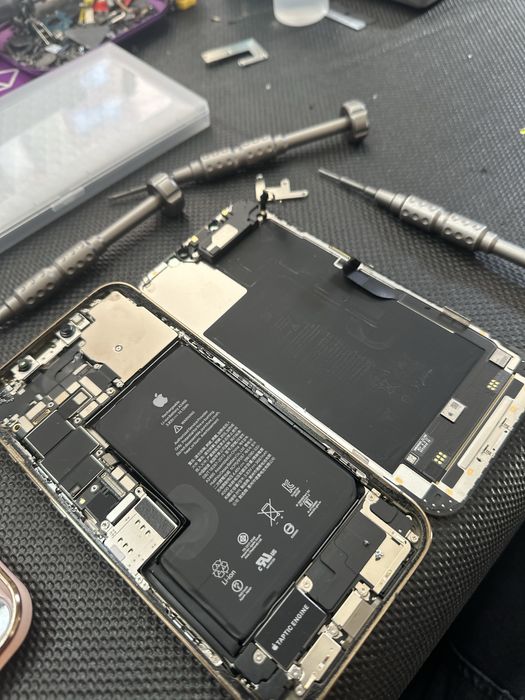 Piese pentru iphone sh originale display baterie camere casca mufa