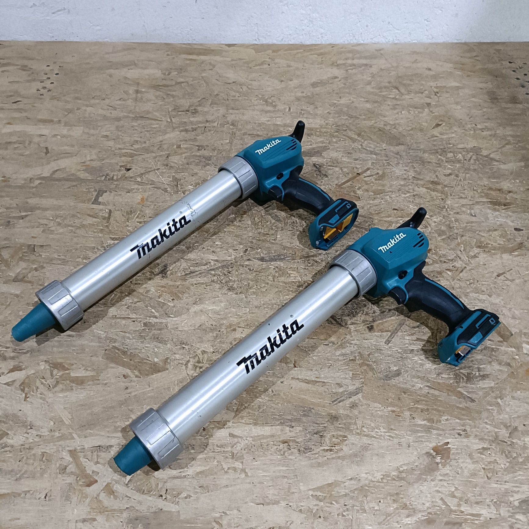 Masina Pistol tub de silicon Makita DCG180