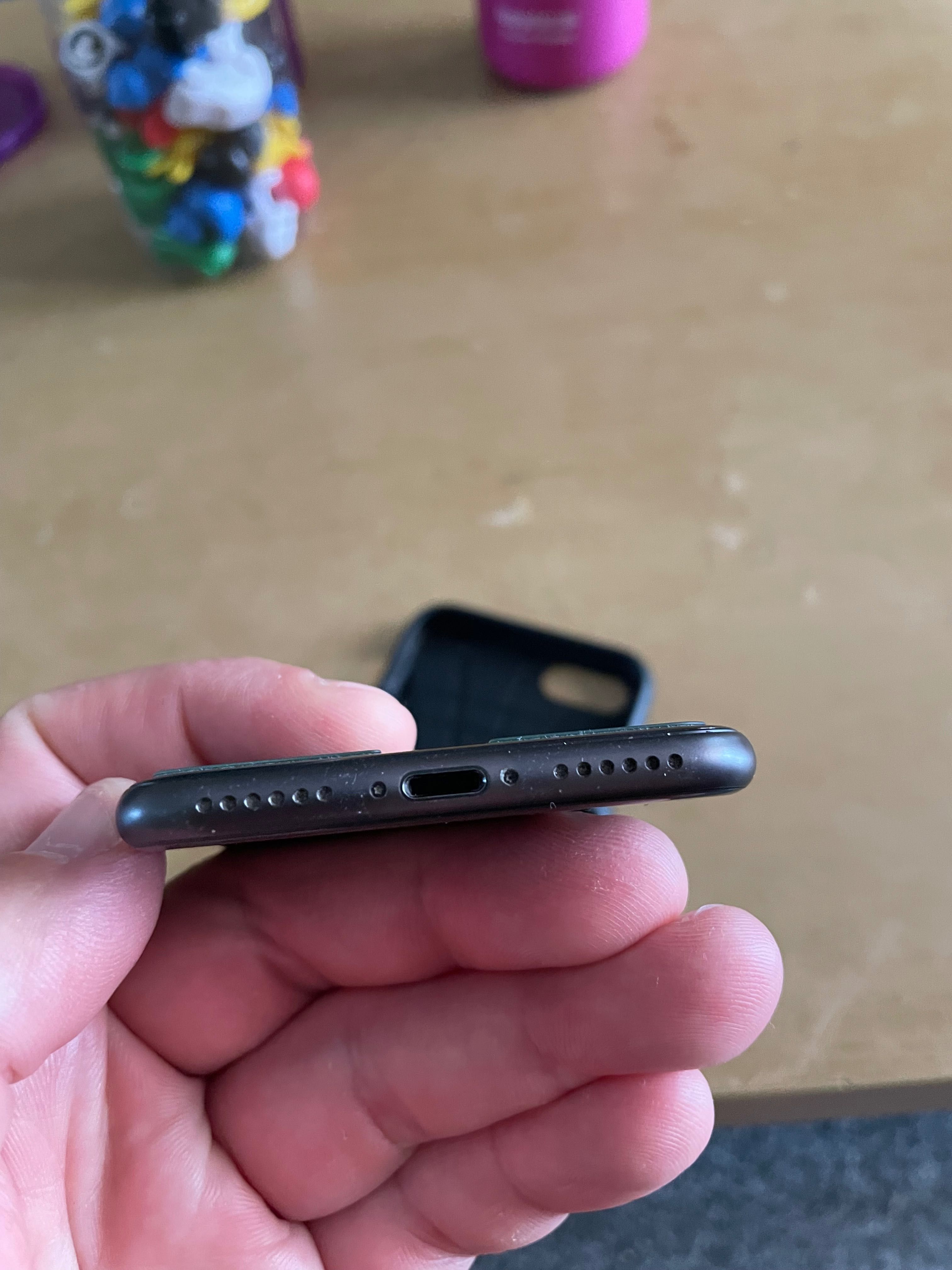 iPhone 8 64 gb много запазен