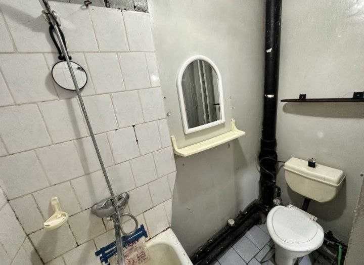 Yashnabot tumani dustlik metro oldida 1 xonalik uy oilaga