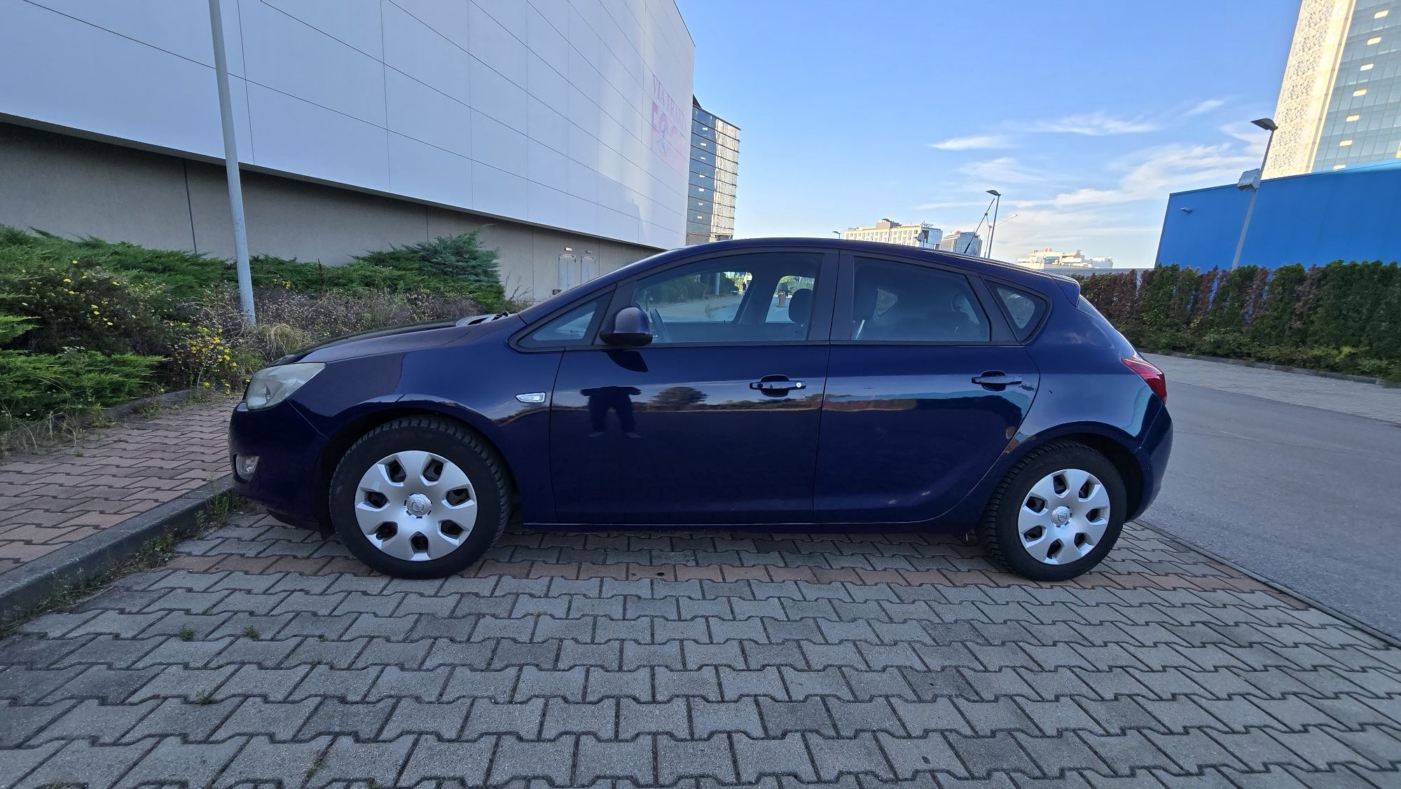OPEL ASTRA J 1.4 Turbo 2011 година, (Пълна сервизна история)