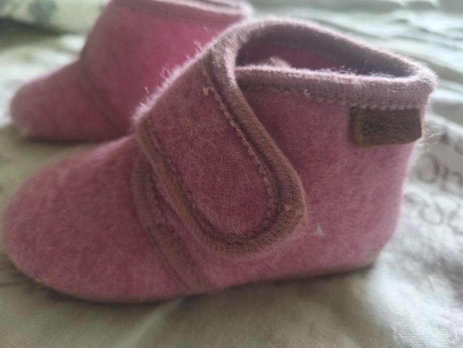 Вълнени обувчици за госпожица
