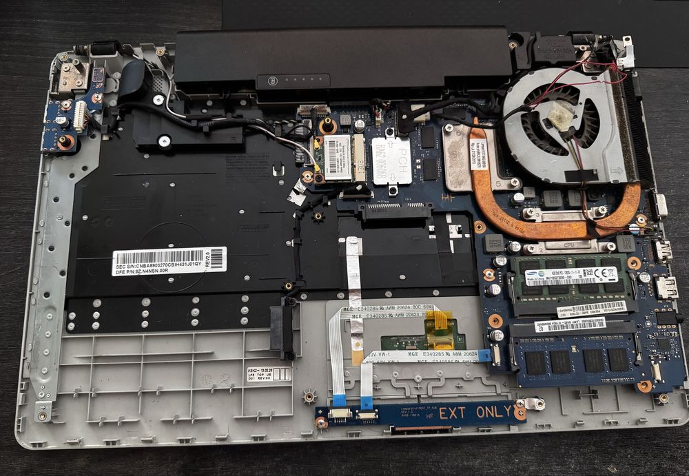 Ноутбук Samsung NP300e5e-S03RU