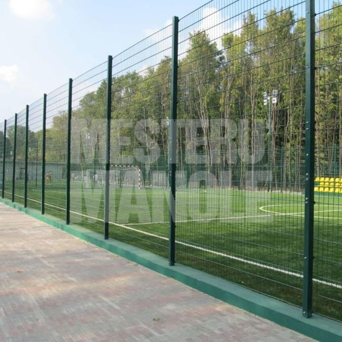 Meșter la garduri din plasă bordurata