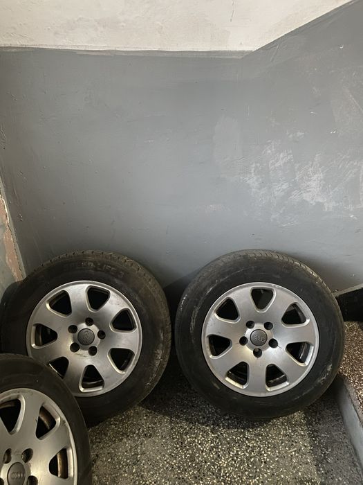 Продавам летни гуми с джантите им оригинални на ауди