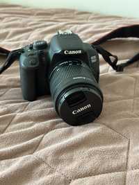 Фотоапарат  Canon EOS 700D