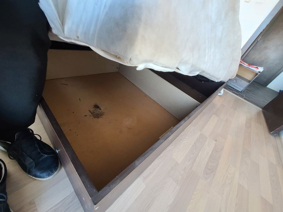 Налични са безплатно легло и матрак.