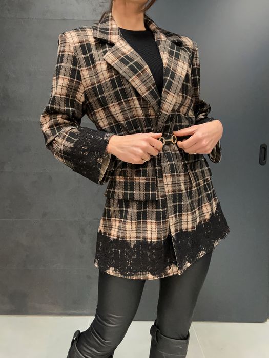 Дамско сако / блейзър каре с дантела