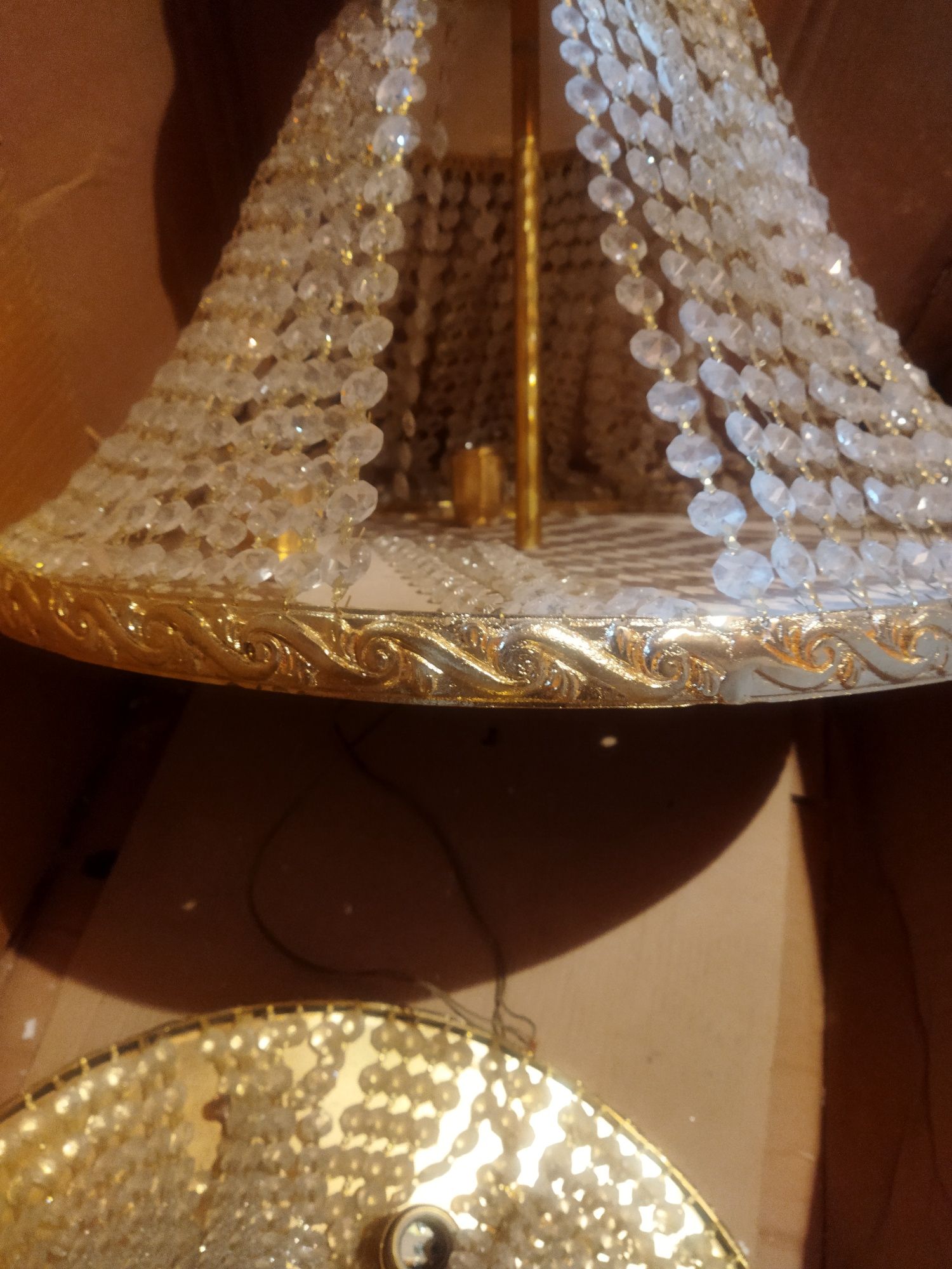 Продам две одинаковые люстры