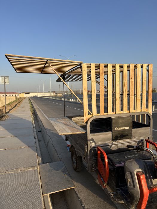 Tritsikill sotiladi savdo uchun mujalangan yonlari baner bilan yopilga