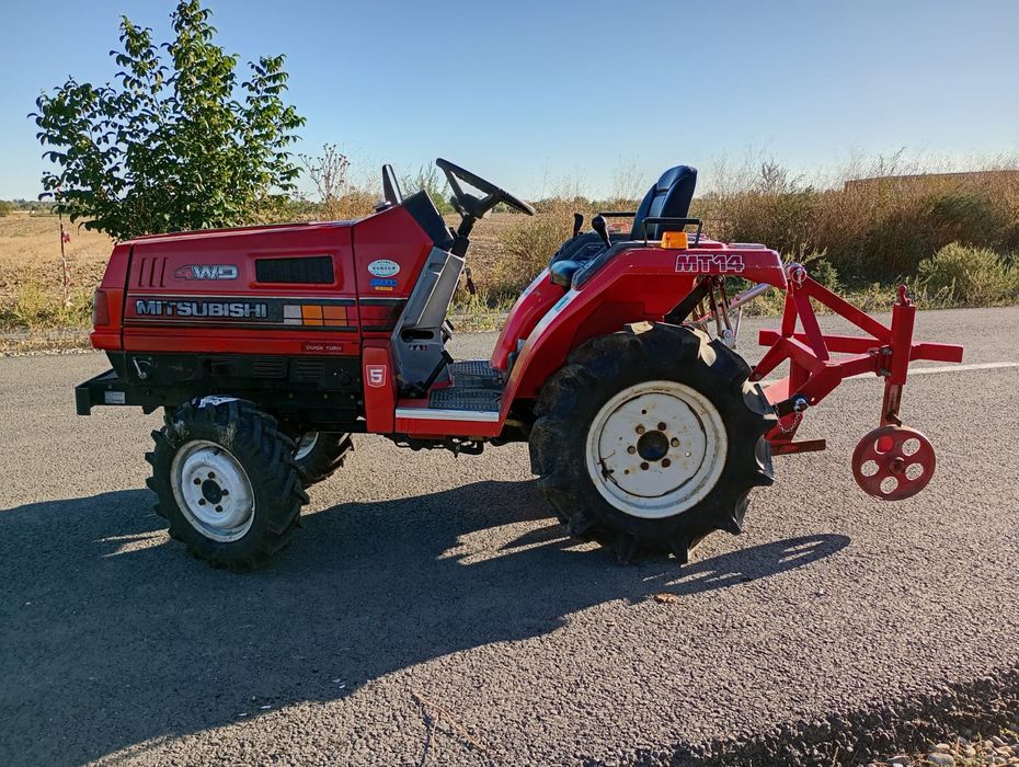 Tractor/tractoras japonez de gradina+plug+remorca