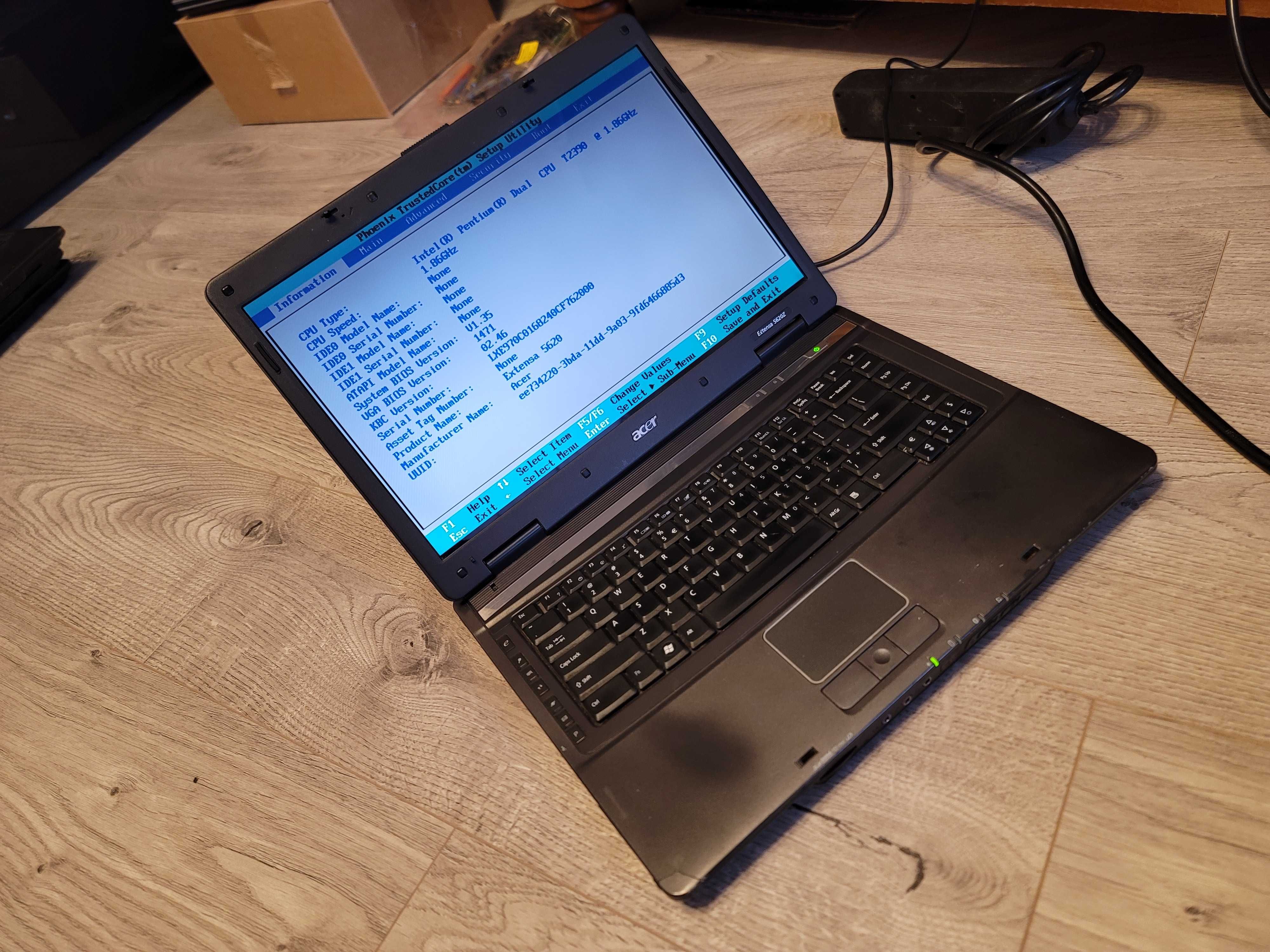 Laptop vechi Acer Extensa 5620Z.