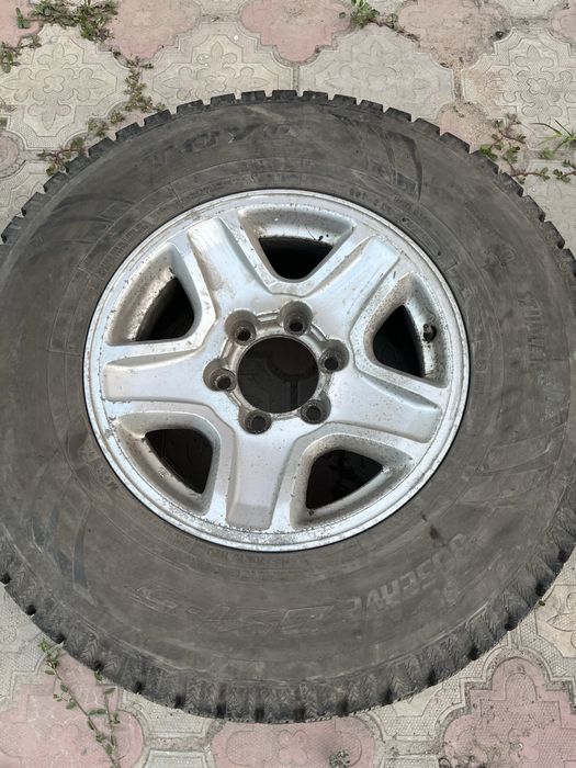 продам шины комплект с дисками